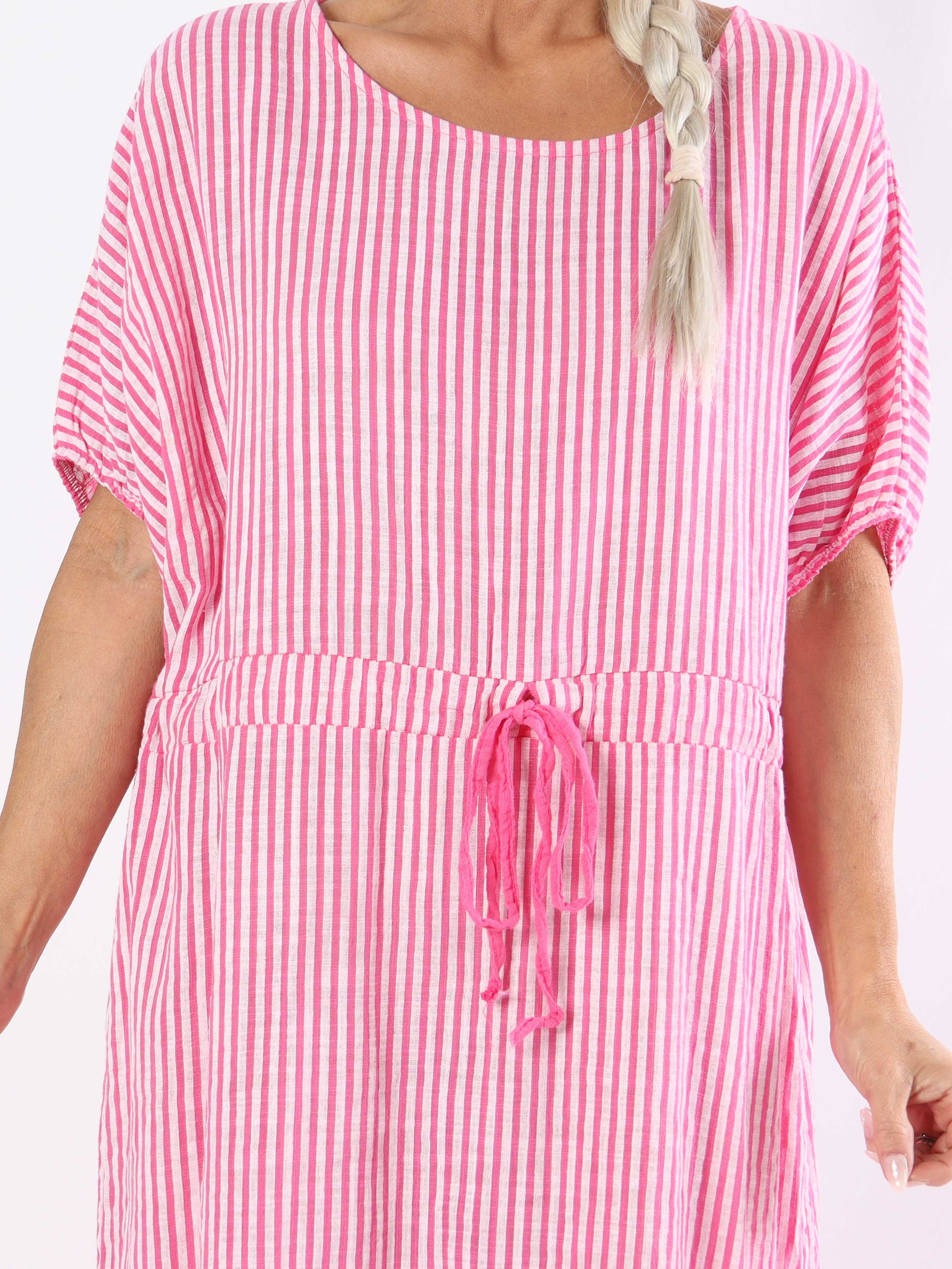 Ellie - Lång klänning i plusstorlek med ränder och knytband